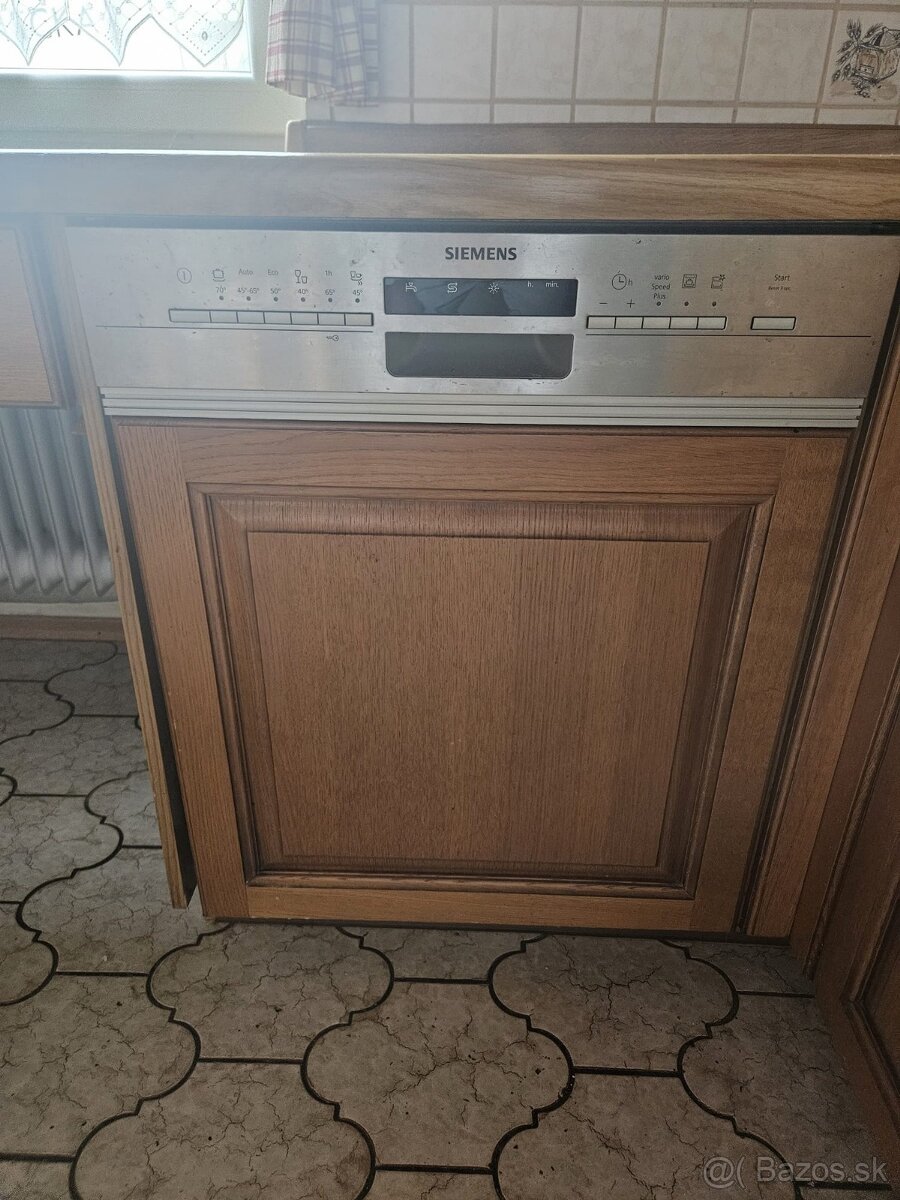 Masivní kuchyňská linka z Německa se spotřebiči - 3