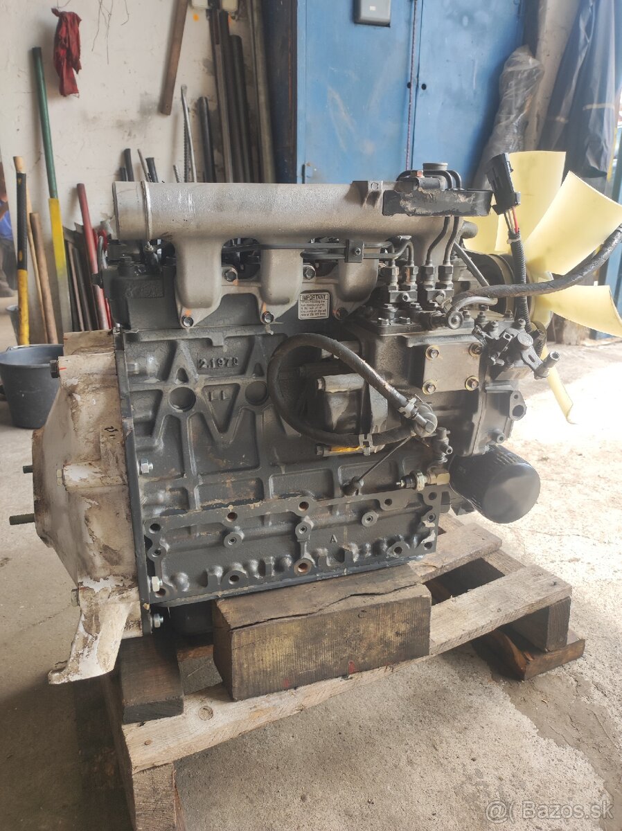 Kubota 4valec motor - 3
