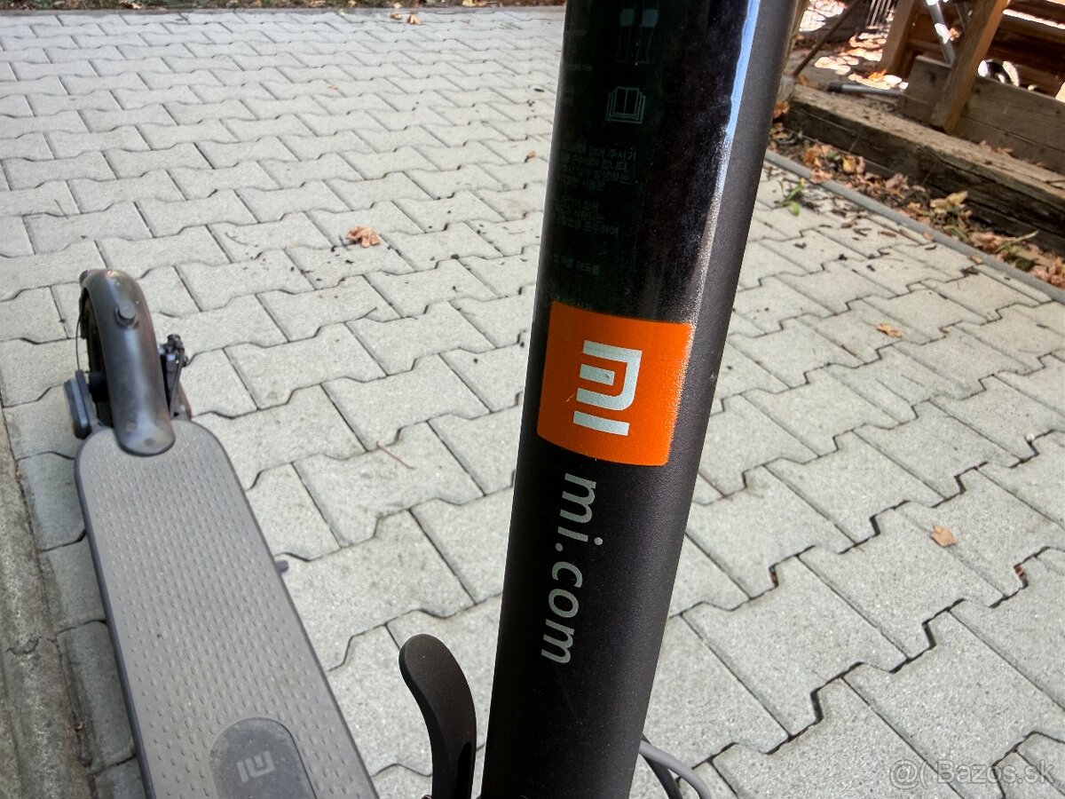 Xiaomi Mi Electric Scooter Essential - 3