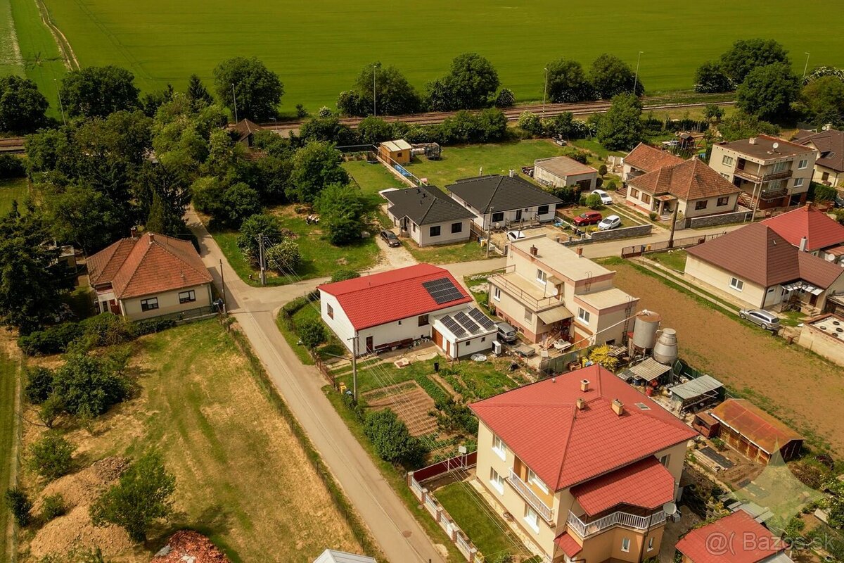 REZERVOVANÉ - Exkluzívny predaj rodinného domu v obci Jelšov - 3