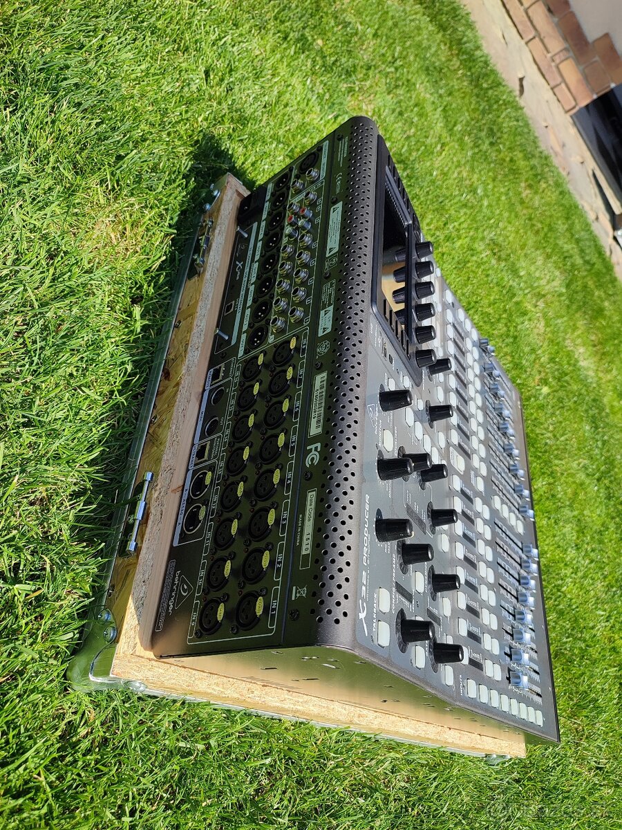 Behringer X32 Producer a SD8 digitálny stagebox - 3
