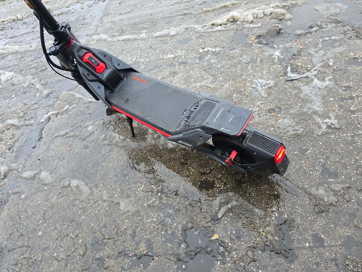 Elektrická kolobežka Segway ZT3 Pro E - 3