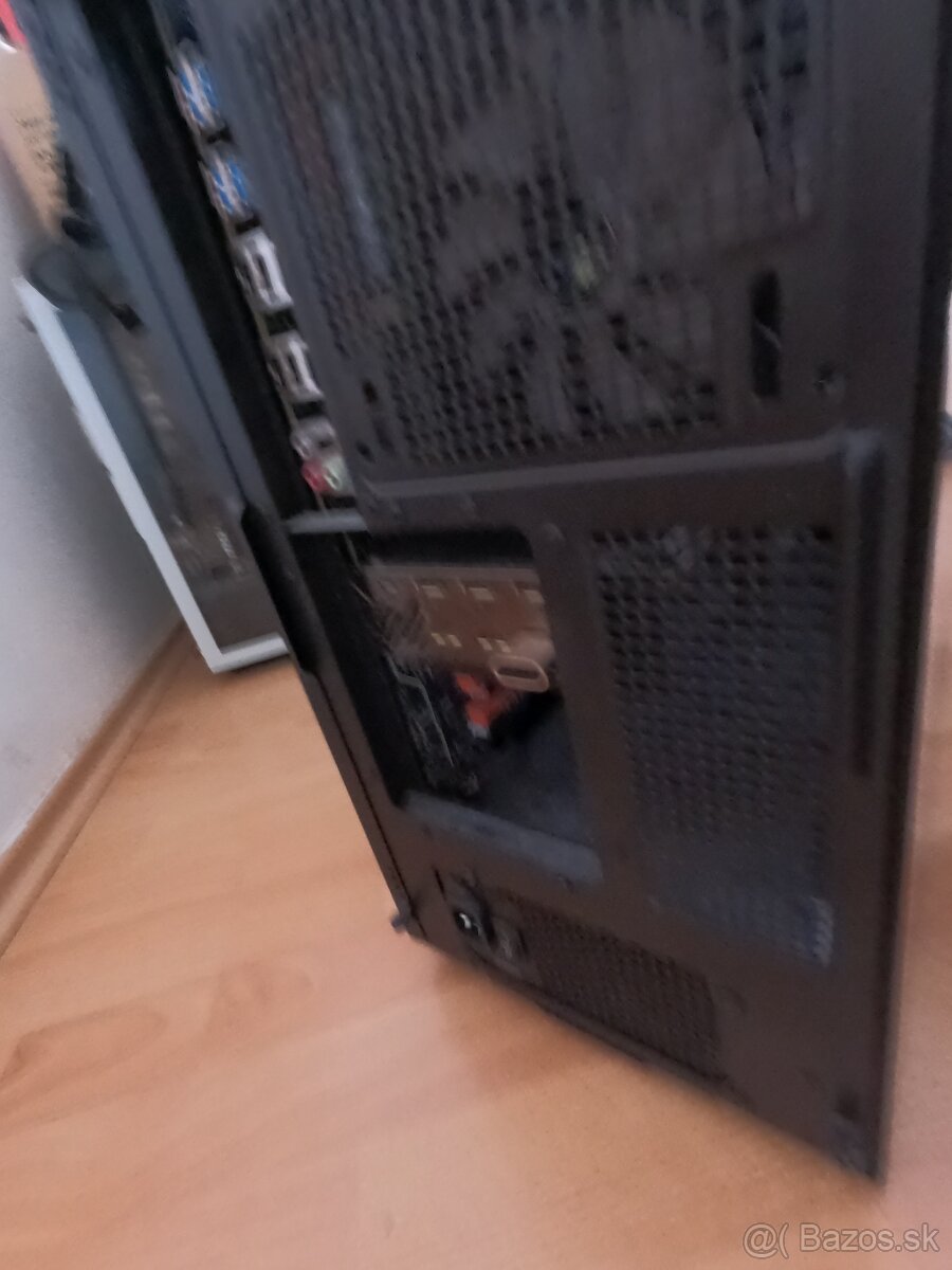 Výkonný počítač Xeon (128 GB RAM) - 3