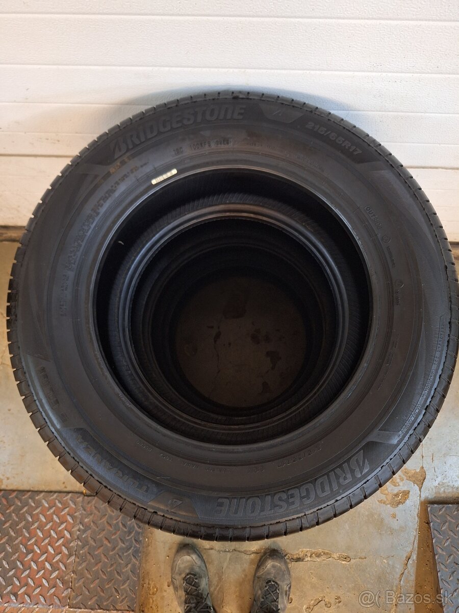 215/65 r17 Bridgeston Nove 2025 - 3