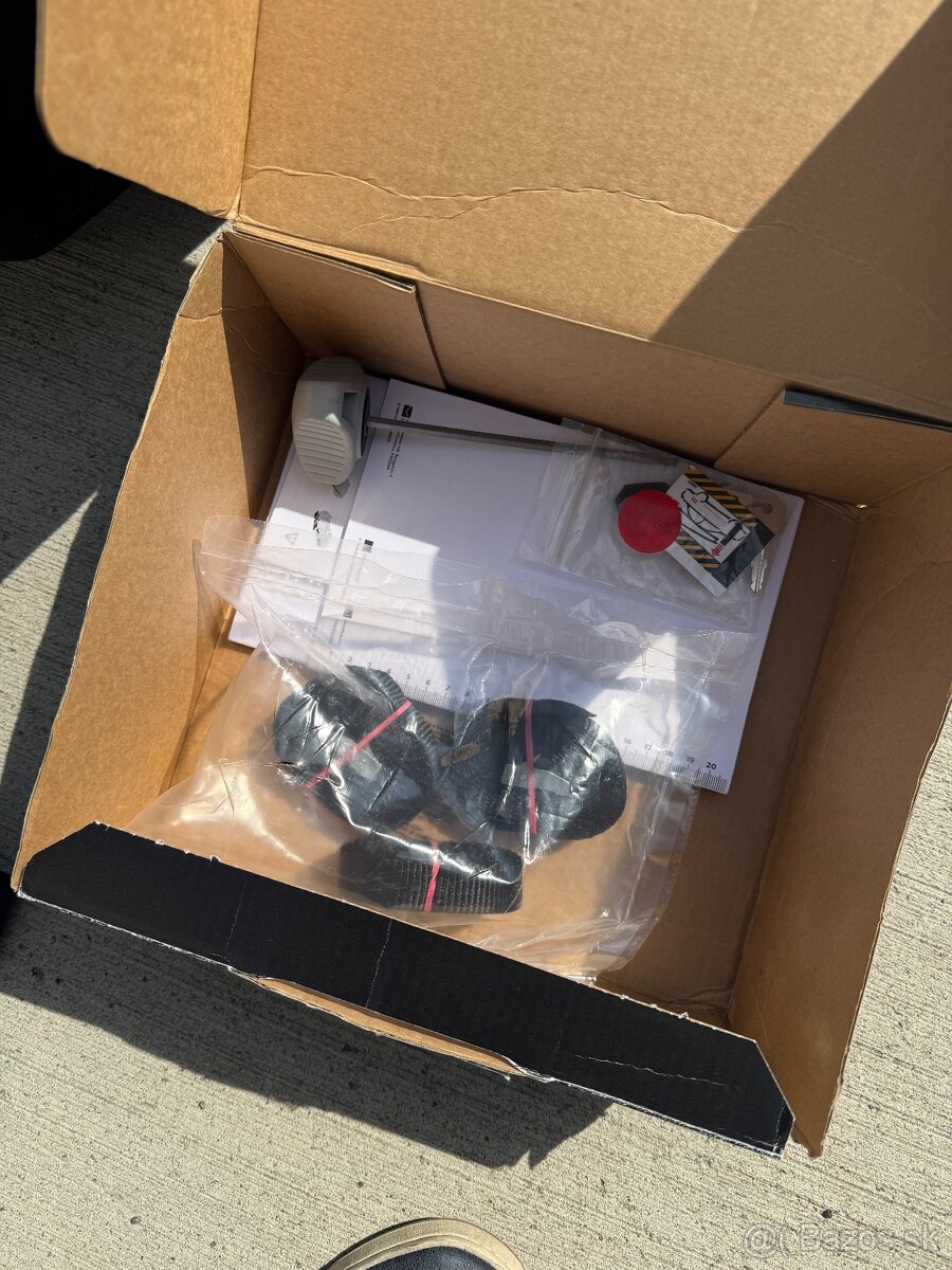 Stresny box Thule + priecne nosniky - 3