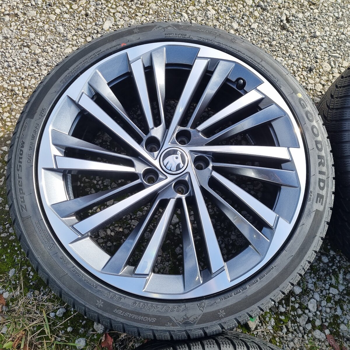 Superb IV Passat Alu kola Zima - 3