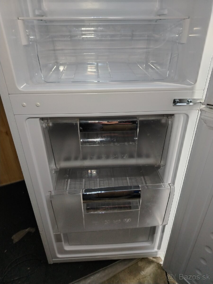 Chladnička s mrazničkou - 3