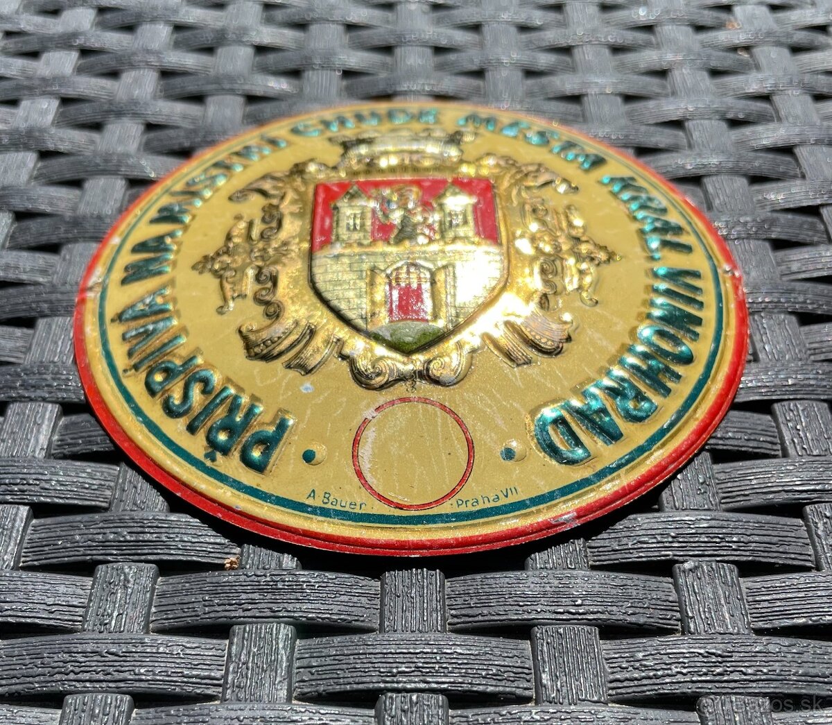 Stará plechová cedule ŽEBRAČENKA přispívá na místní chudé - 3