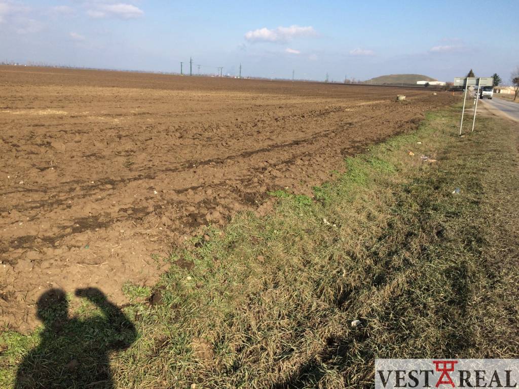 Na predaj pozemok, obchvat Trnava - 3