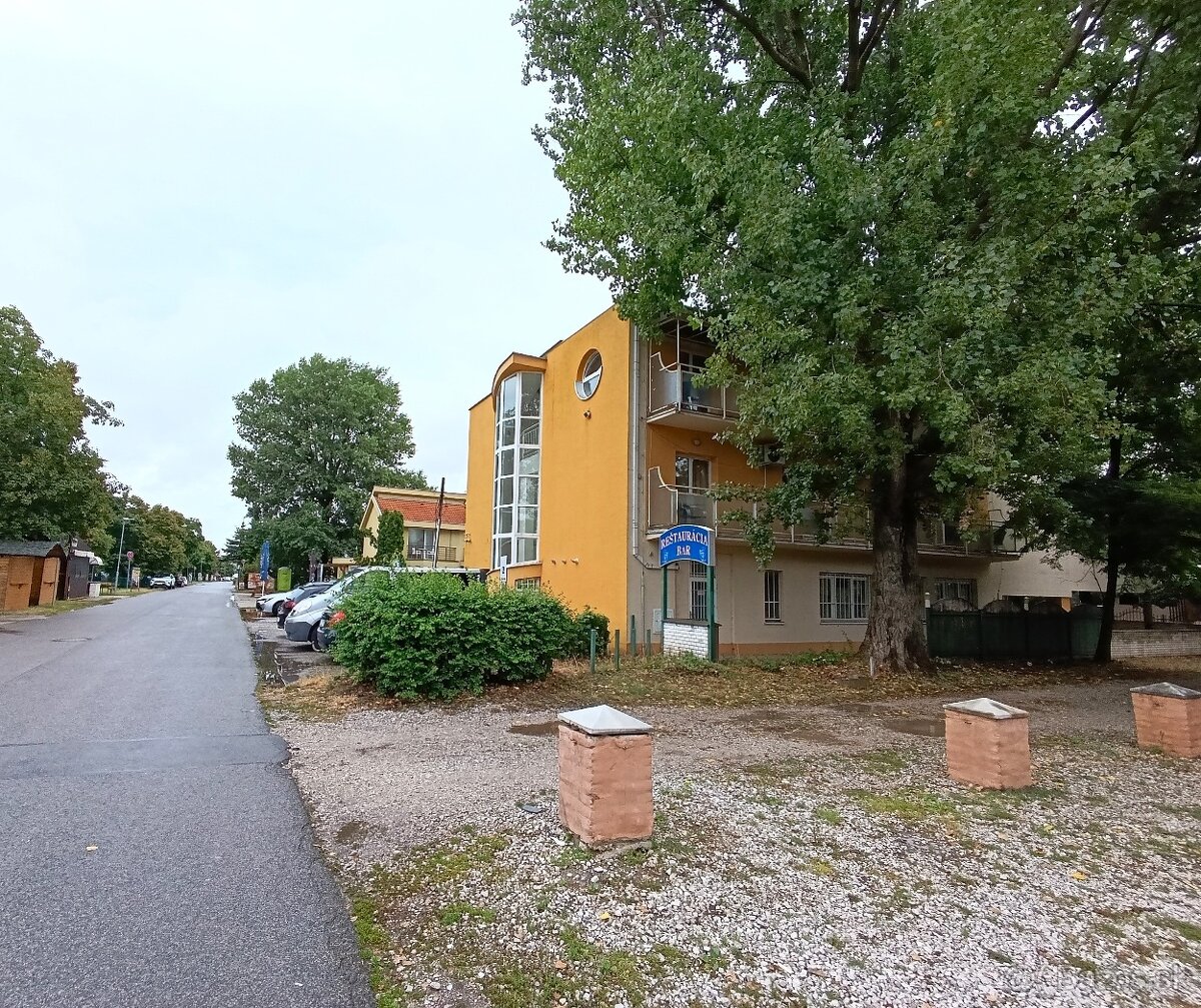 Penzión priamo v centre Slnečných jazier v Senci - 3