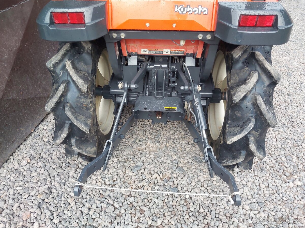 Kubota T220 - 3