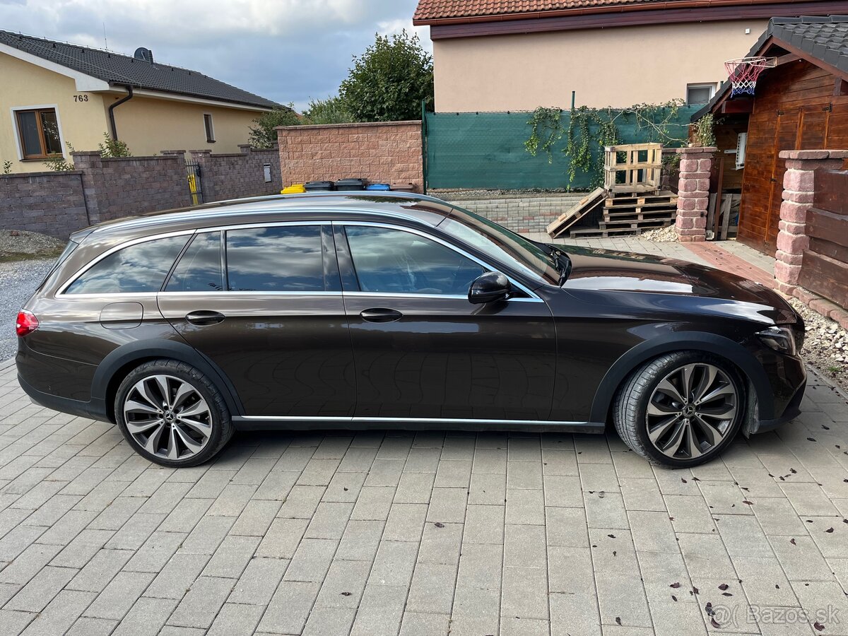 Mercedes Benz E 220 D 4matic All-terrain- 22000,- s DPH - 3