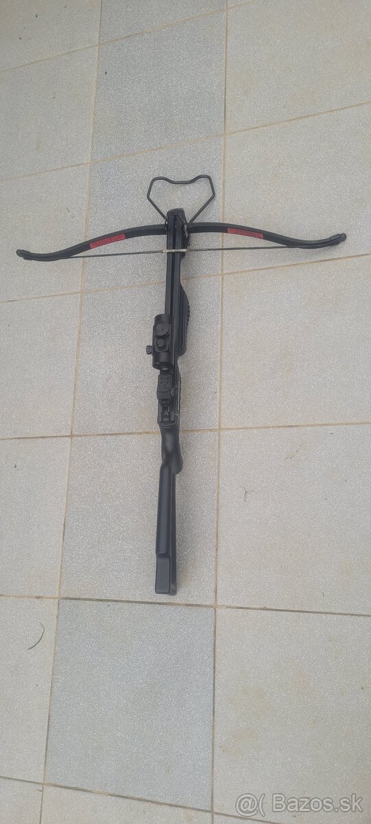 Predám túto silnú 175Librovu kušu so zameraním + šípy - 3