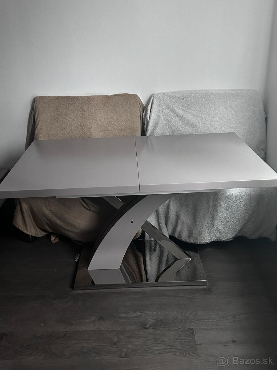 Kuchynsky stol + 4 stolicky - 3