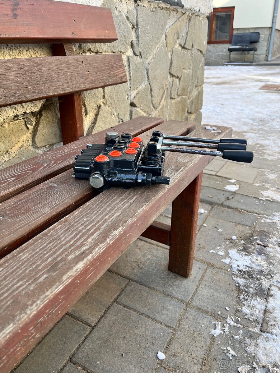 3 sekciovy hydraulický rozvádzač - 3
