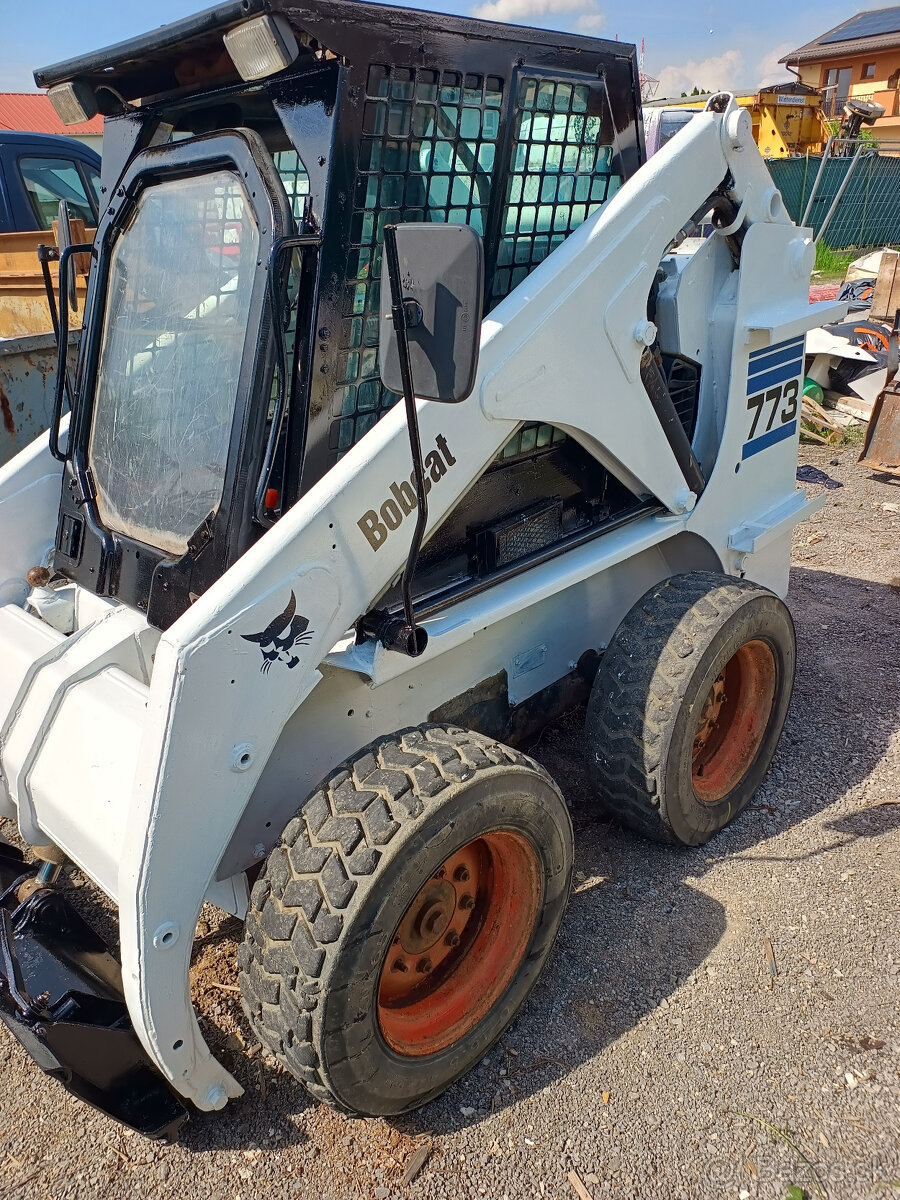 Šmykový nakladač BOBCAT 773 – predám, príslušenstvo v cene - 3