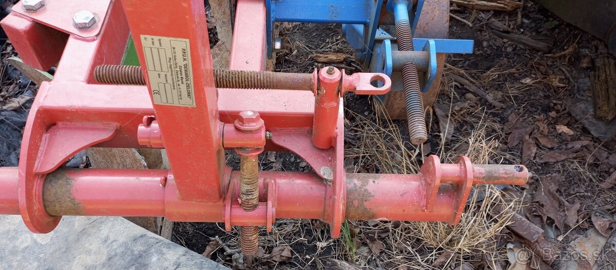 Predam trojradličný pluh - 3