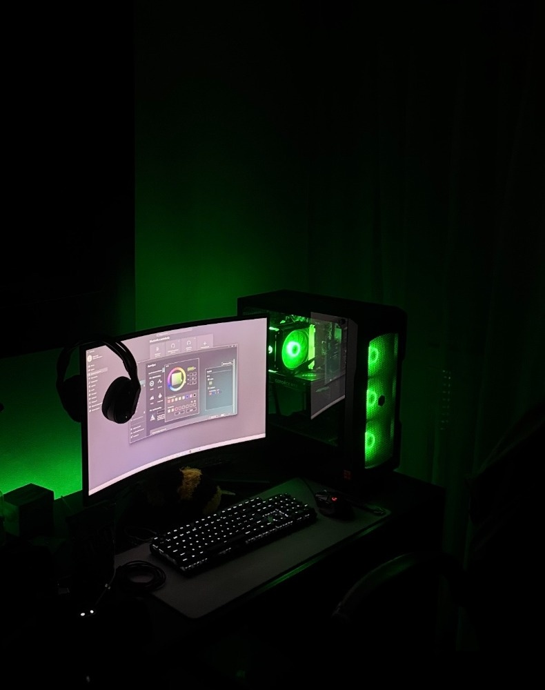 Predám výkonný herný PC set + príslušenstvo - 3