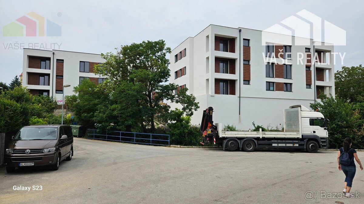 PREDAJ 3 IZB BYT 69,29 m² + balkón 4,89 m², novostavba holo - 3