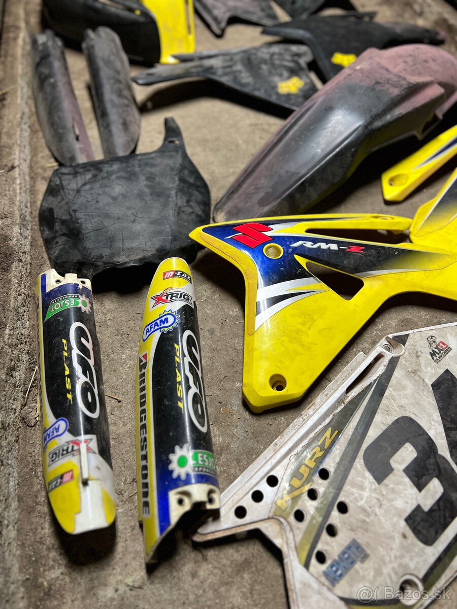 Suzuki RMZ plasty - 3