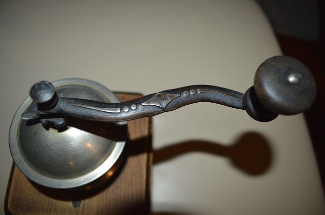 predam starozitny mlyncek na kavu - 3