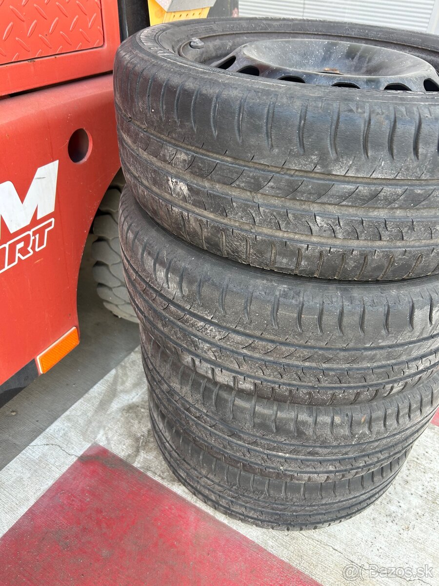Predam sadu kolies 205/55 r16 - 3
