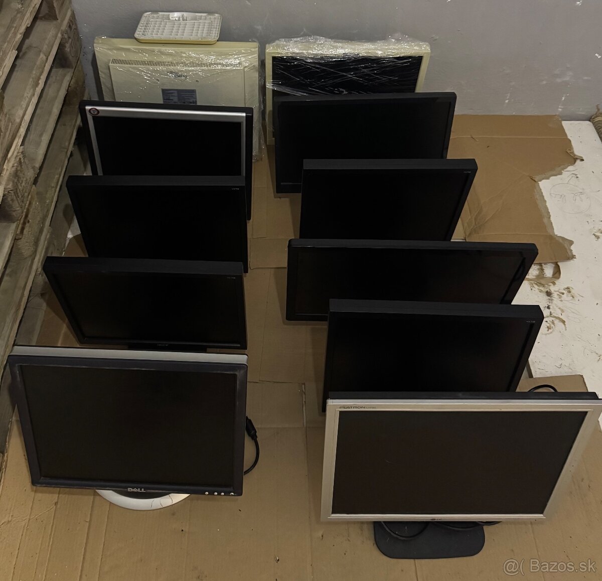 12× LCD MONITORY - 3