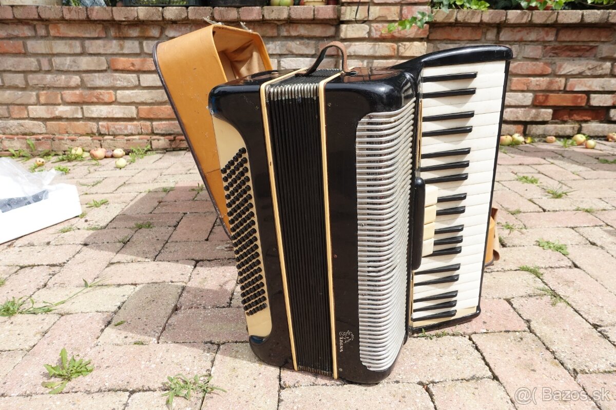2 akordeóny – zberateľské, rozladené - 3