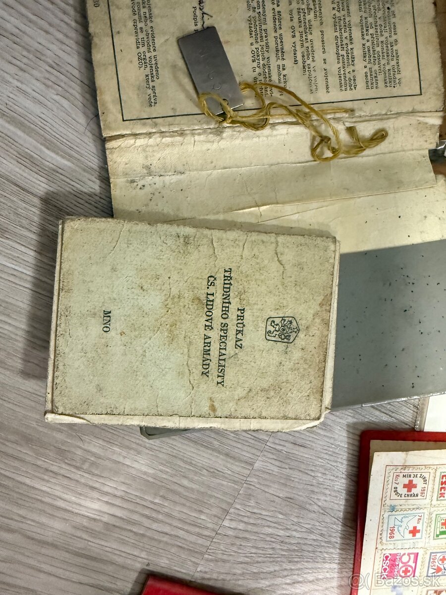 Staré doklady a odznaky - 3