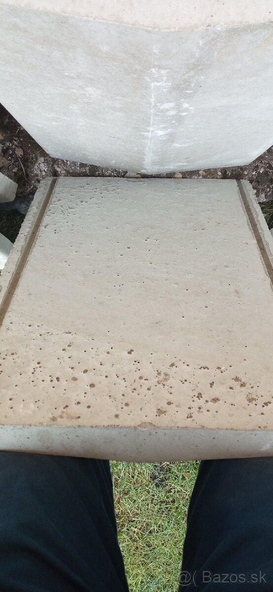 Darujem ... Betónové striešky na murik - 3