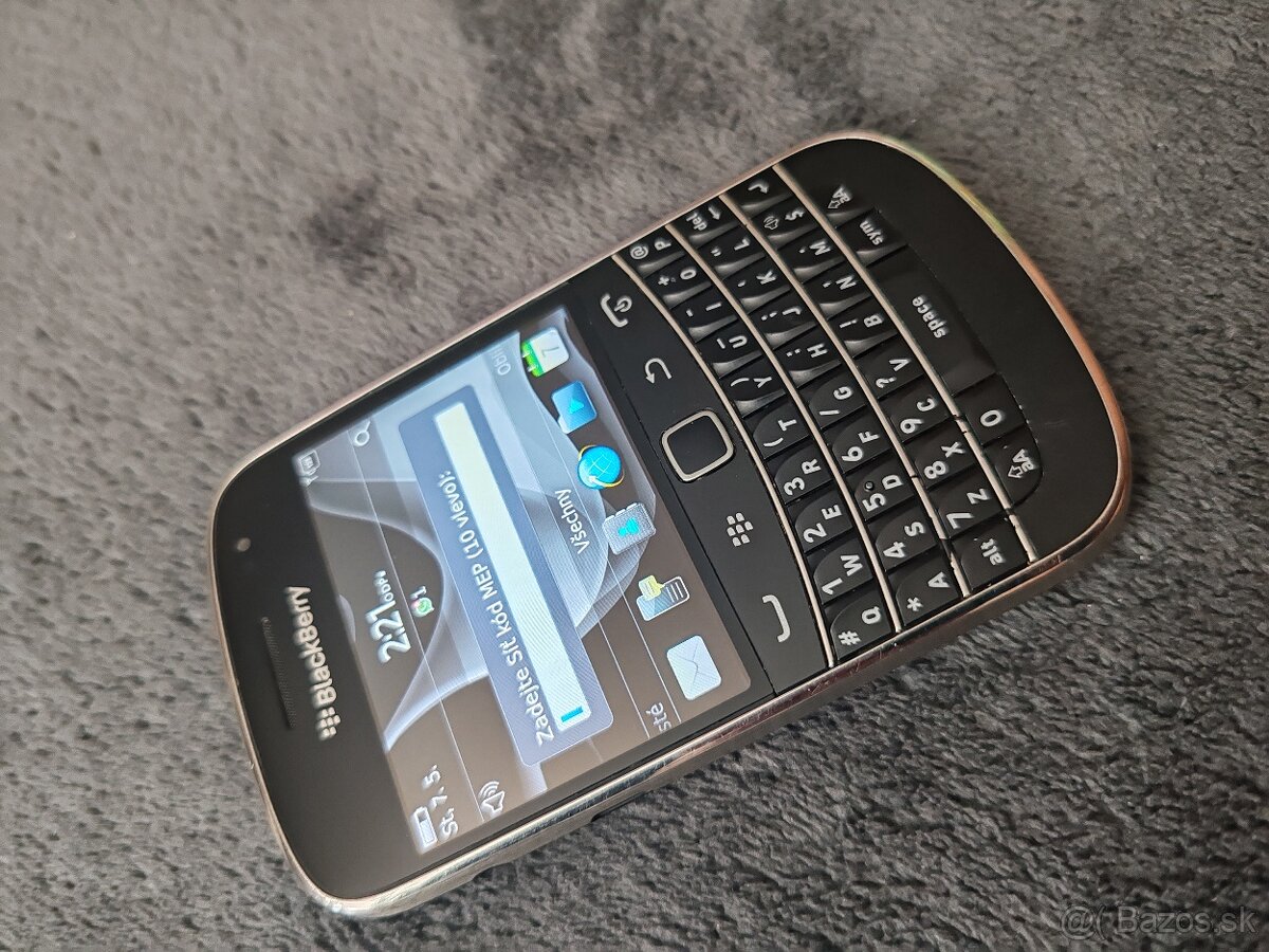 Blackberry 9900 BOLD - RETRO - 3