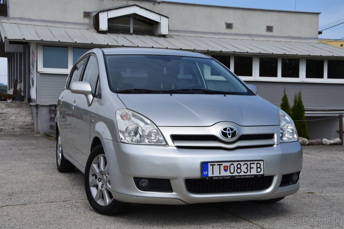 Toyota Corolla Verso 2.0 D-4D Base - 3