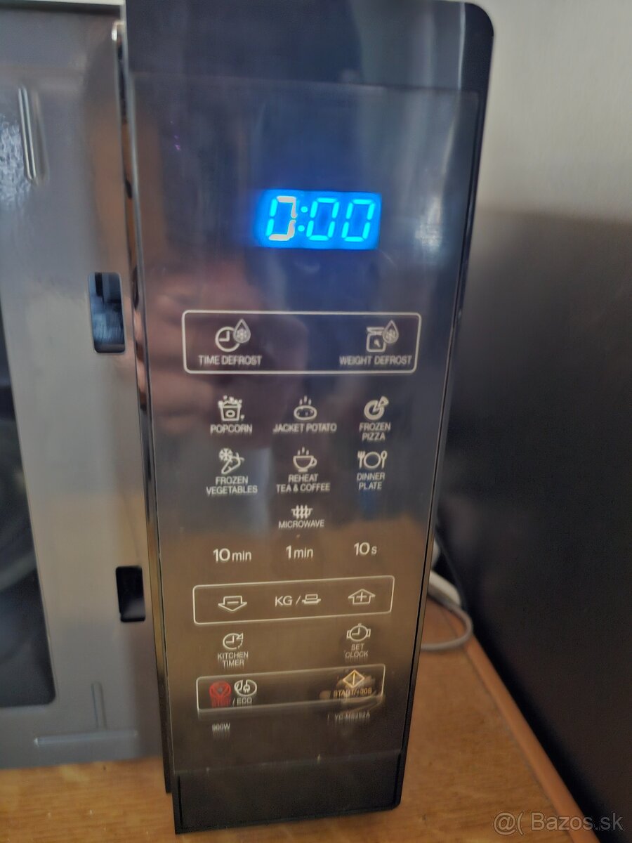 Predám mikrovlnnú rúru Sharp YC-MS252AE-B - 3