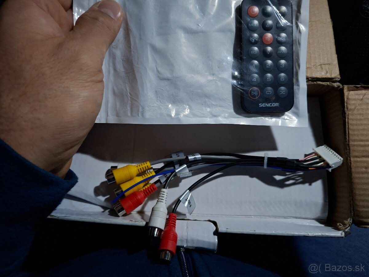 Predám autorádio SENCOR. - 3