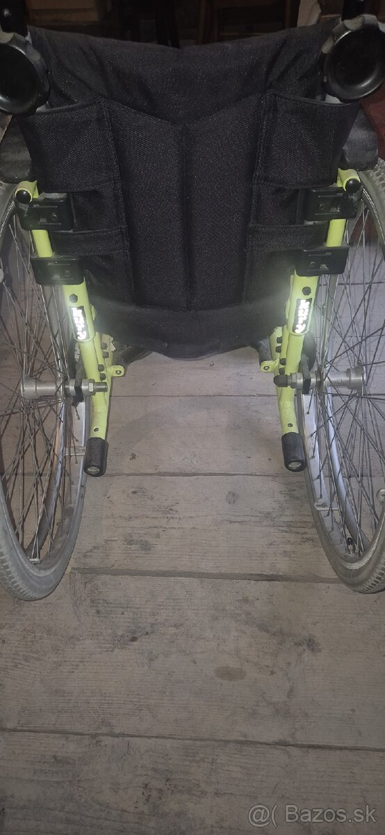 Darujem – 2× invalidný vozík (plne funkčné) - 3