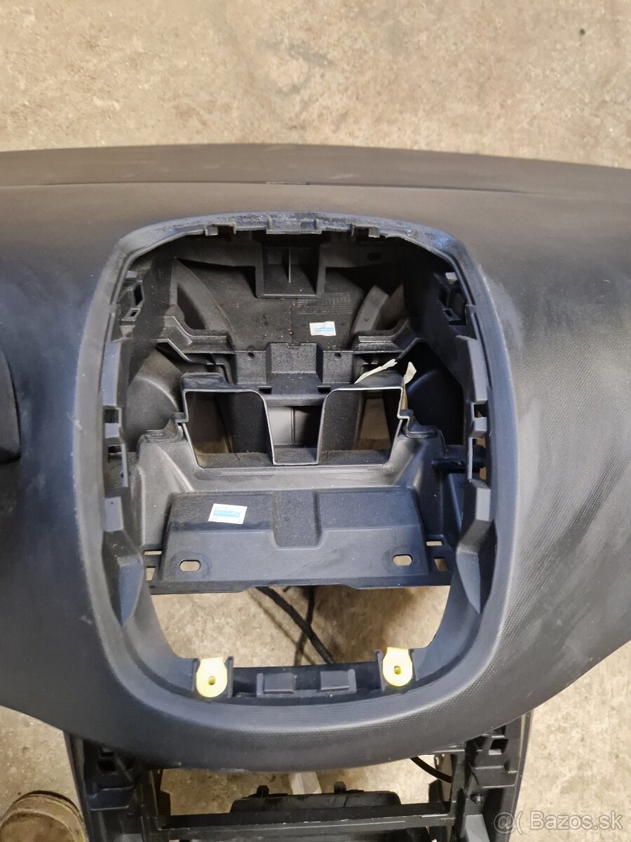 Palubovka Peugeot 207, 2006 - 3