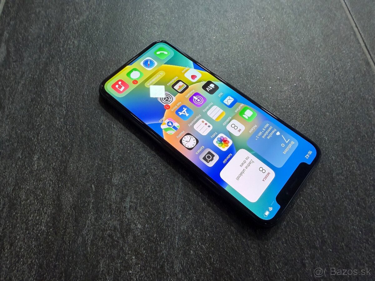 Apple iPhone X 64 GB v čiernej farbe Space Gray - 3