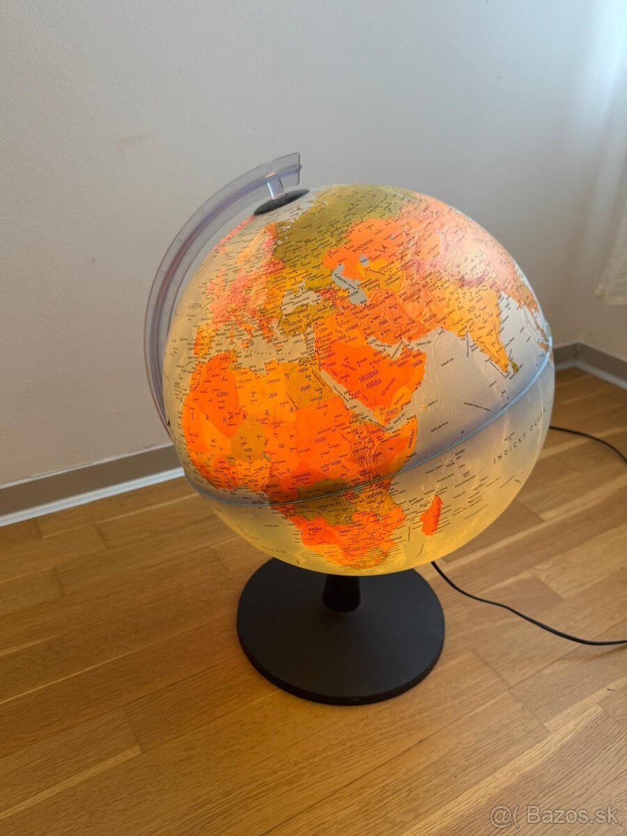 Svietiaci glóbus - 3