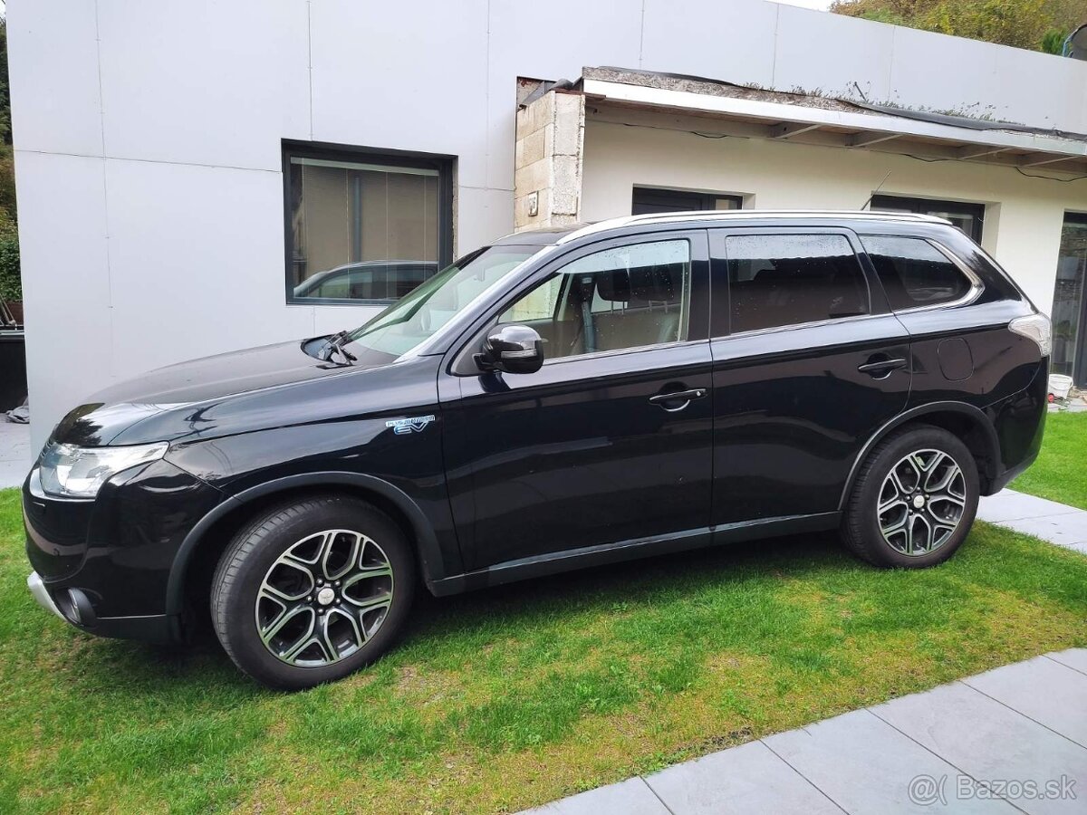 Mitsubishi Outlander PHEV 2.0 Executive Edition–4x4–Automat - 3