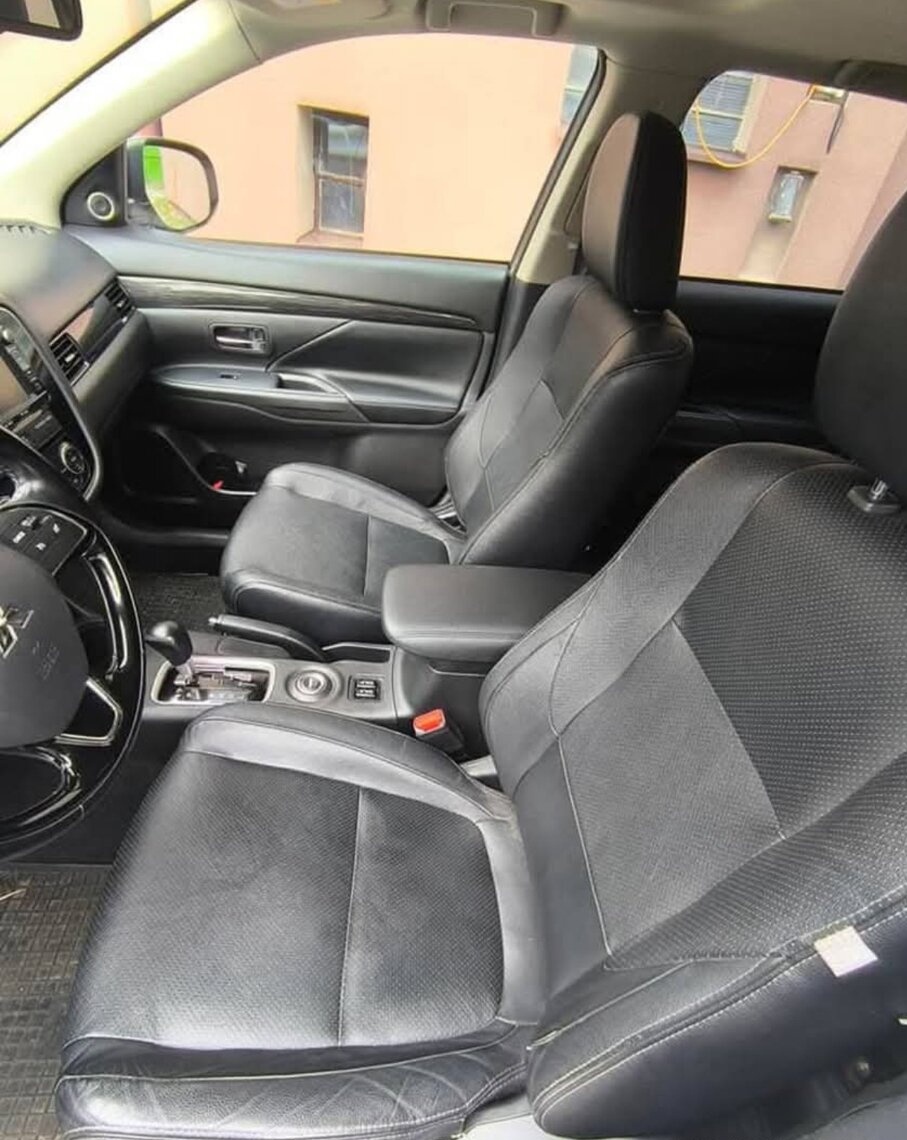 Mitsubishi Outlander INSTYLE 7-miestne