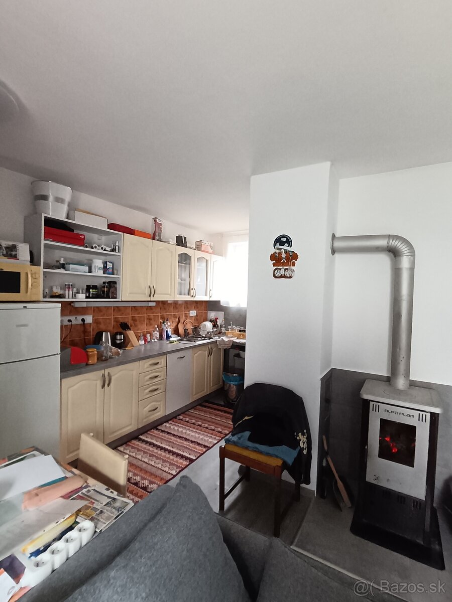 Rodinný dom v centre obce Liesek - 3