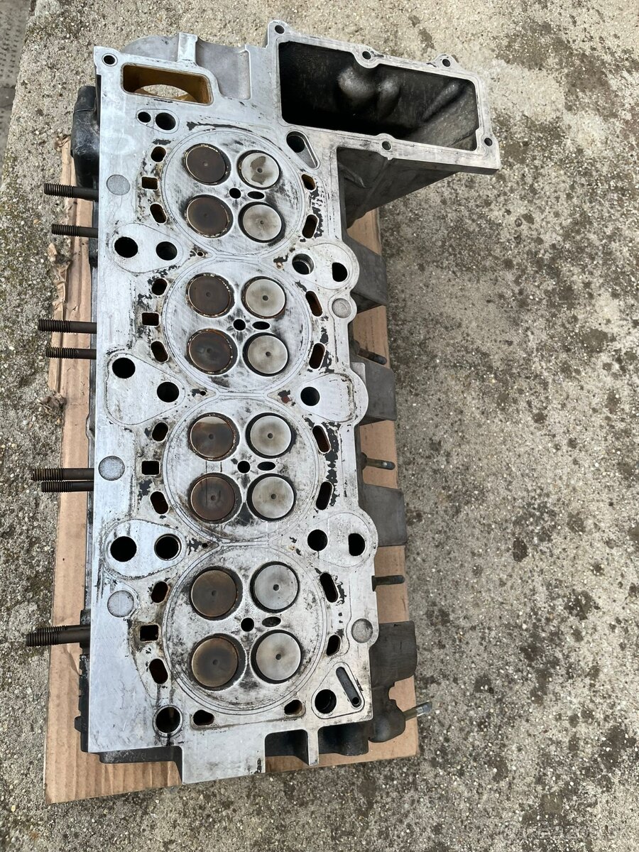 BMW E46 320d hlava valcov - 3