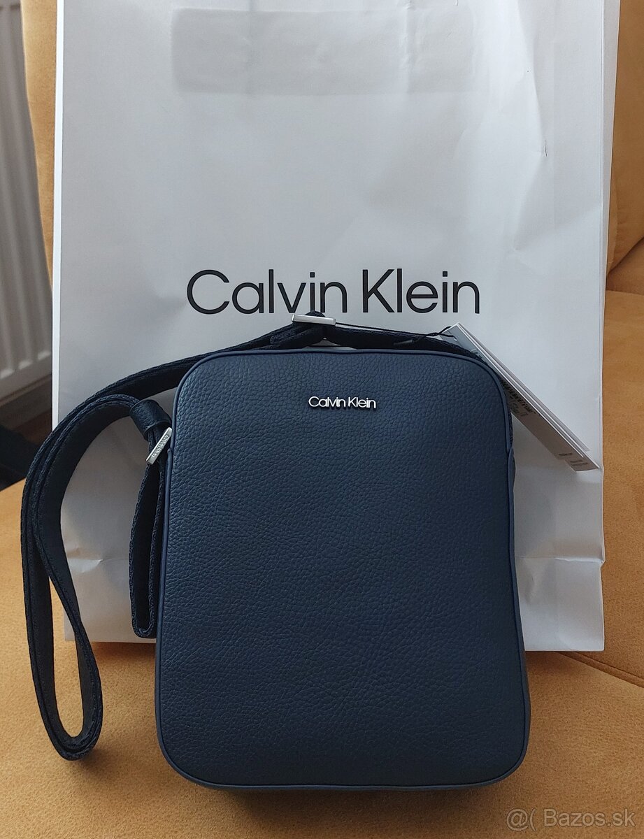 Calvin Klein crossbody taška MUST REPORTER NAVY - 3