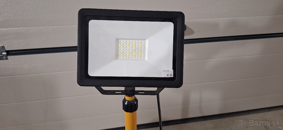 Predám LED Lampu Reflektor DEDRA - 3