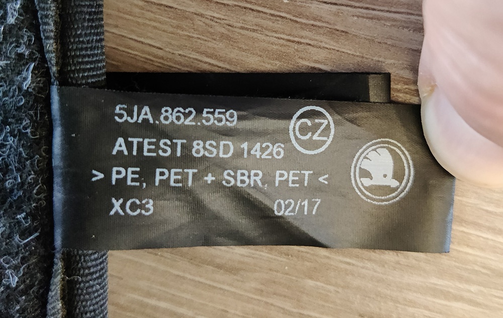 Obojstranny koberec do kufra pre Skodu Rapid Liftback - 3