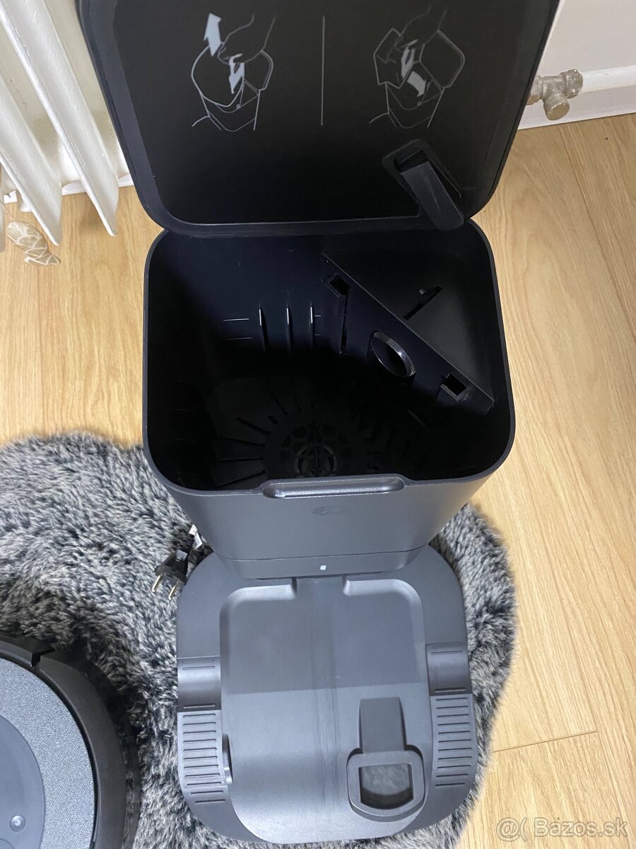 Roomba i3+ s automatickou vyprazdnovacou stanicou Clean Base - 3