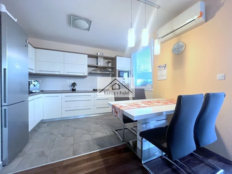 Kúzelný 3-izbový rodinný dom v Rajke - 3