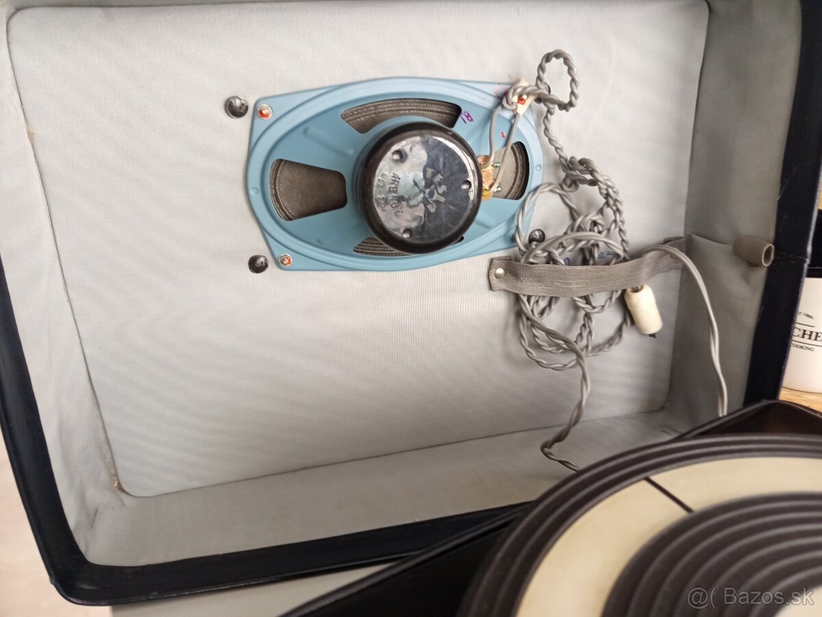 Starý gramofón a platne - 3