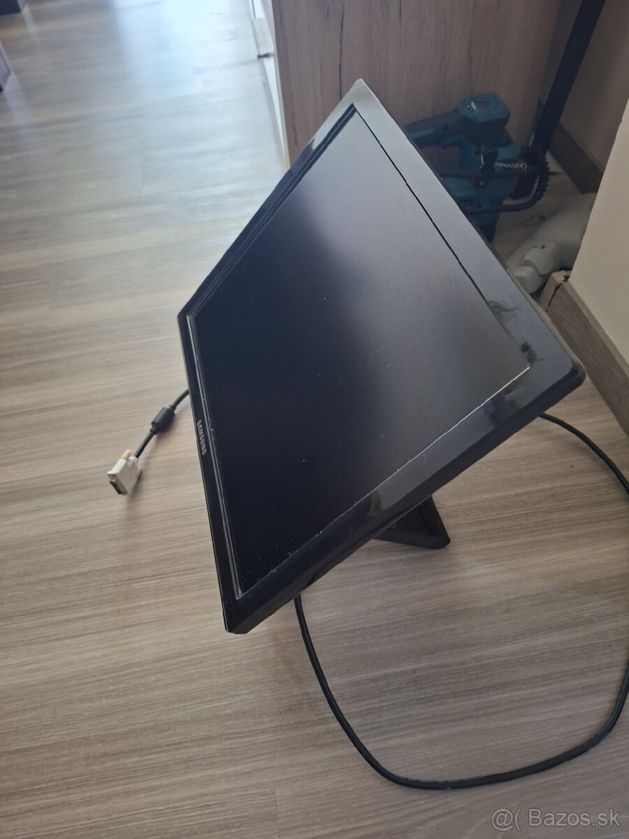 Monitor Samsung SyncMaster 971P - 3
