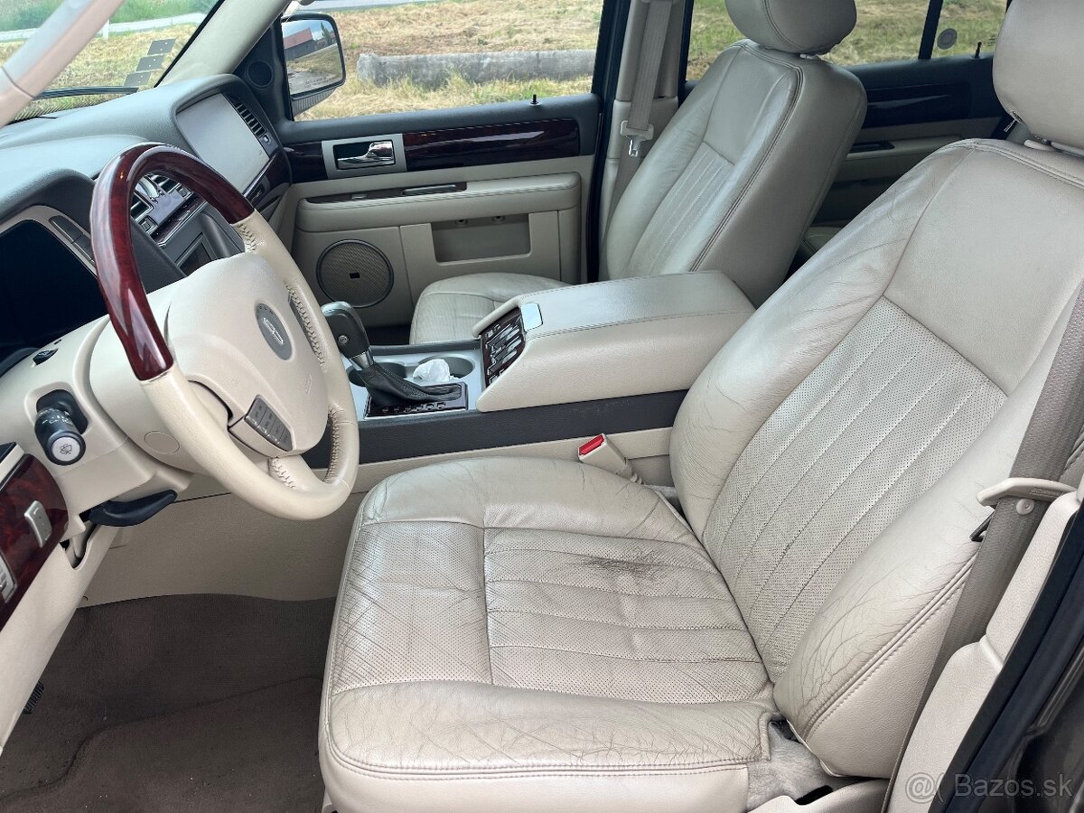 Lincoln Navigator V8